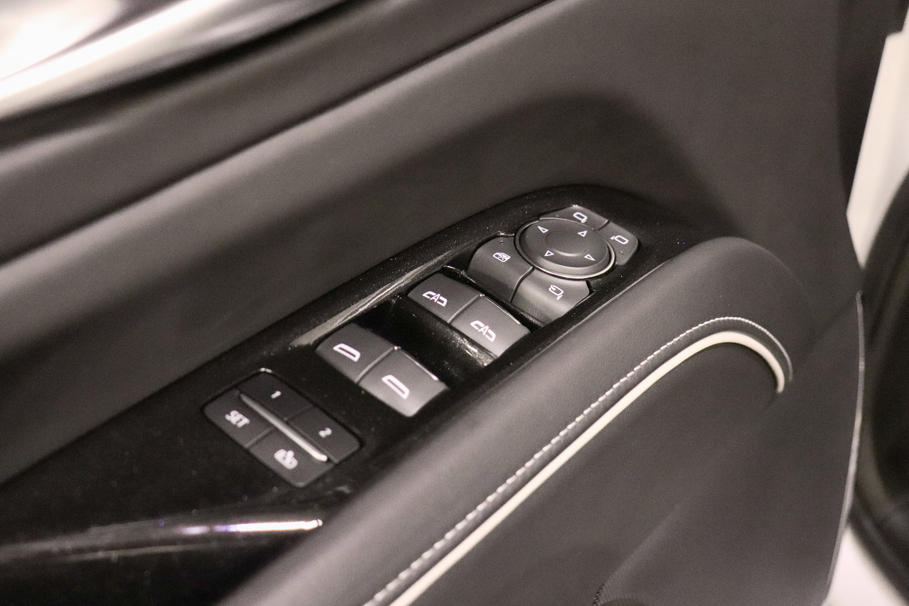 Used 2023 Cadillac Escalade ESV Sport Platinum w/ LPO, ONYX Package image 12