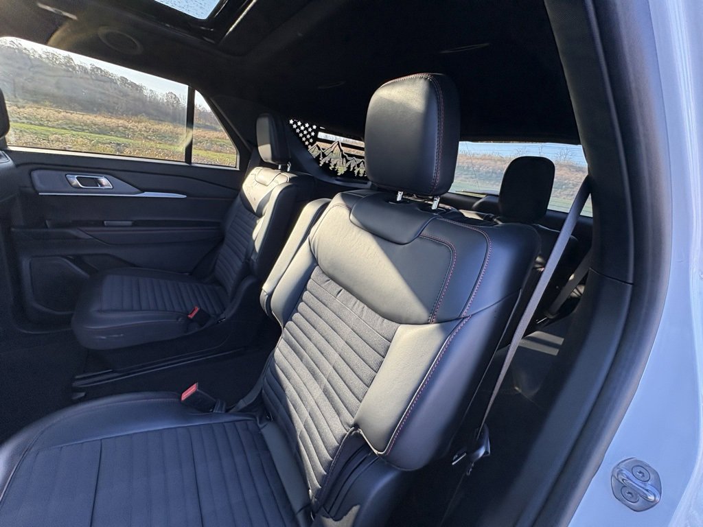 Used 2025 Ford Explorer ST-Line image 29