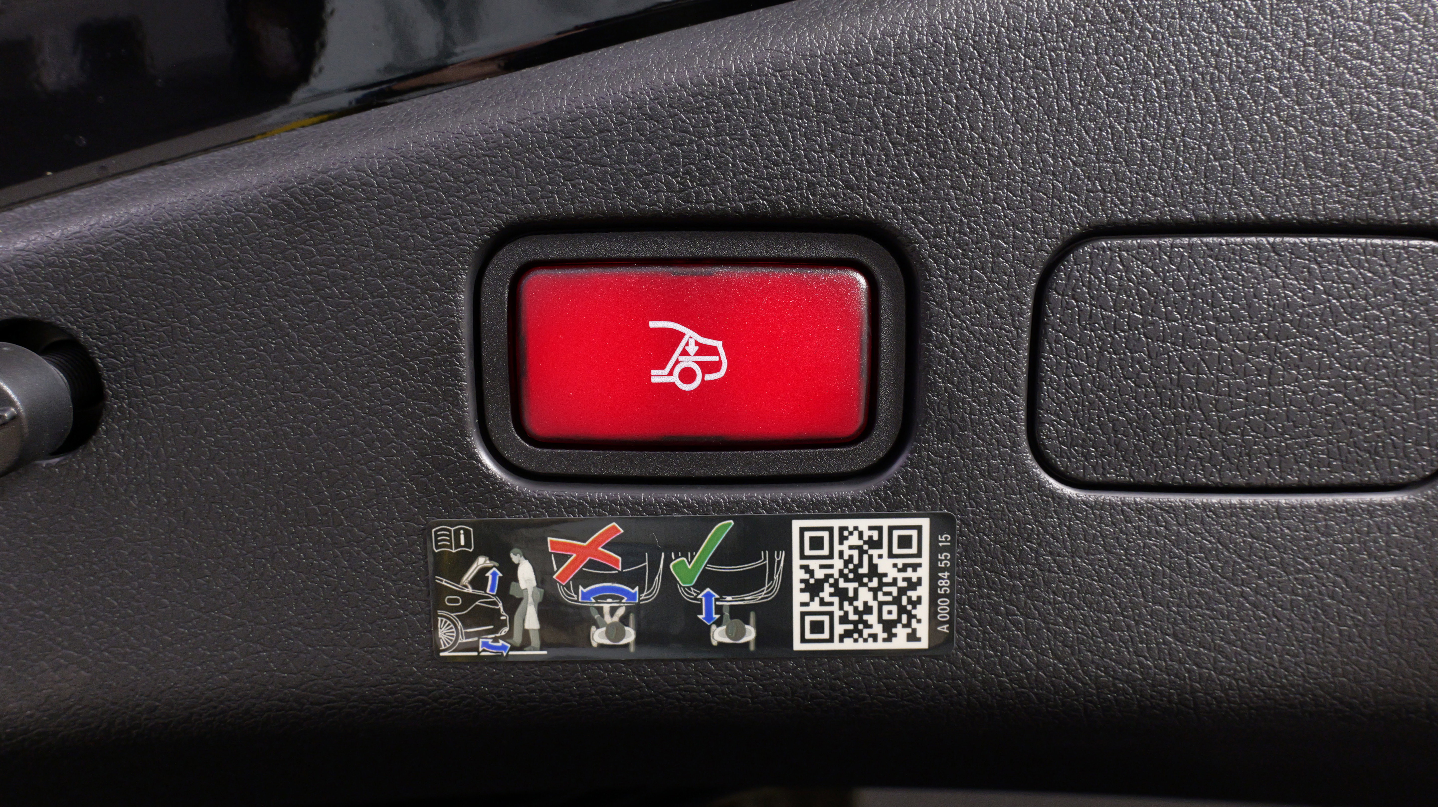 Used 2024 Mercedes-Benz CLE 300 4MATIC Cabriolet image 60