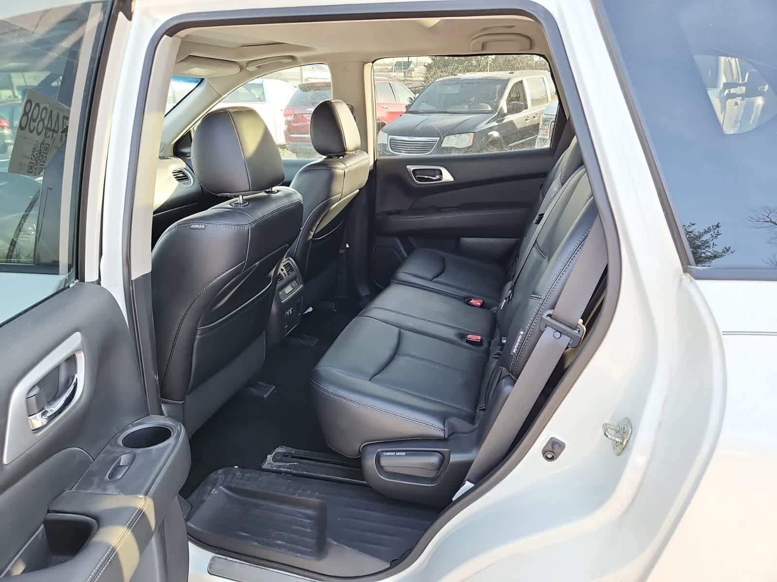 Used 2019 Nissan Pathfinder Platinum image 27