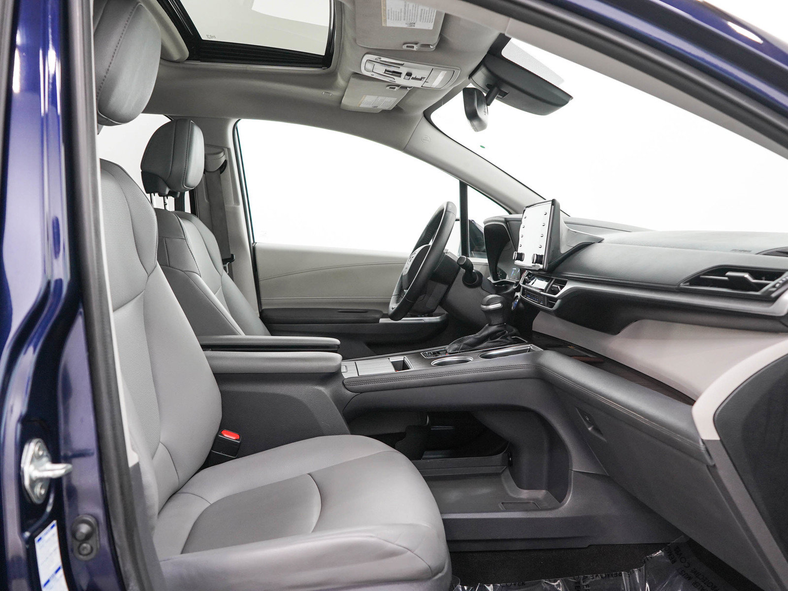 Used 2021 Toyota Sienna XLE w/ XLE Plus Package AWD/4WD image 13
