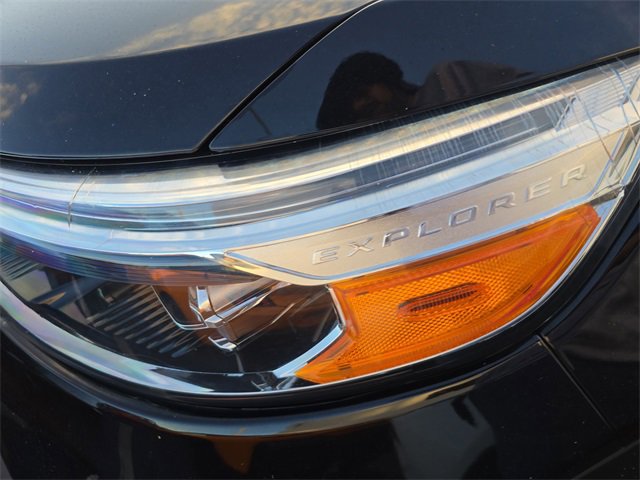 Used 2022 Ford Explorer XLT image 7