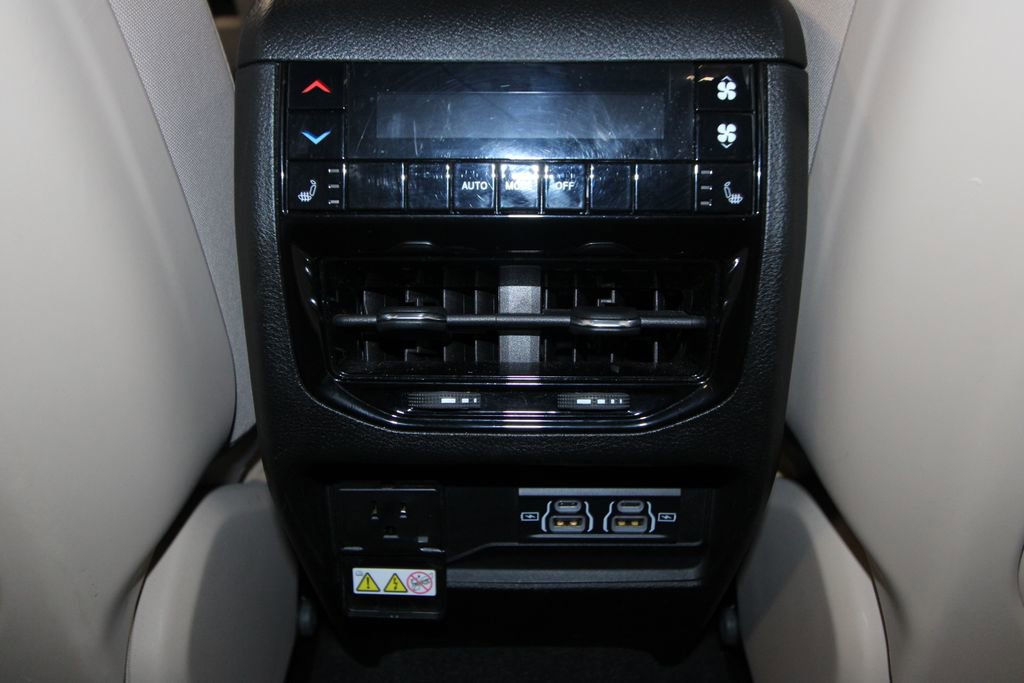 Used 2021 Jeep Grand Cherokee L Limited image 31