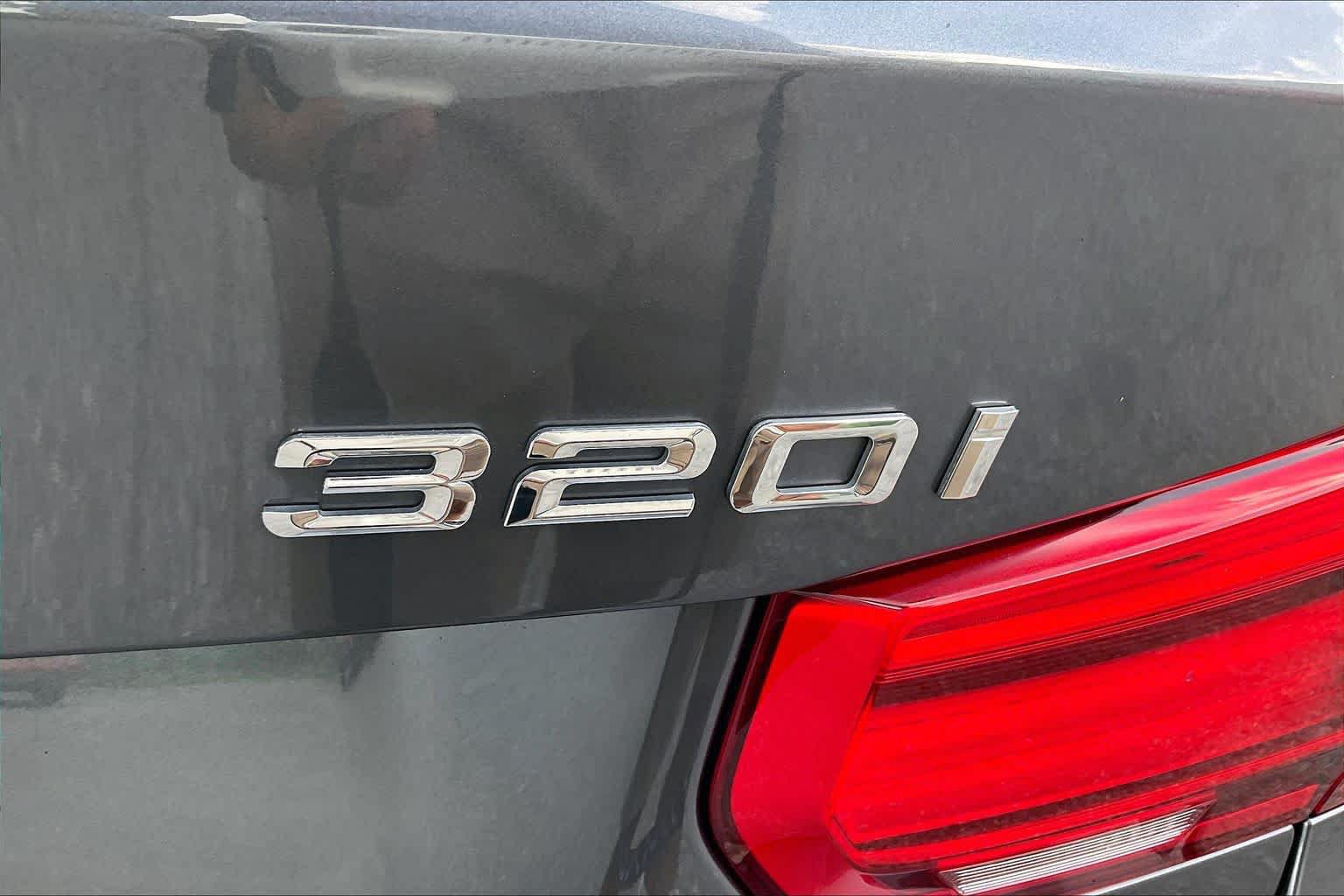 Used 2018 BMW 320i xDrive Sedan AWD/4WD image 32