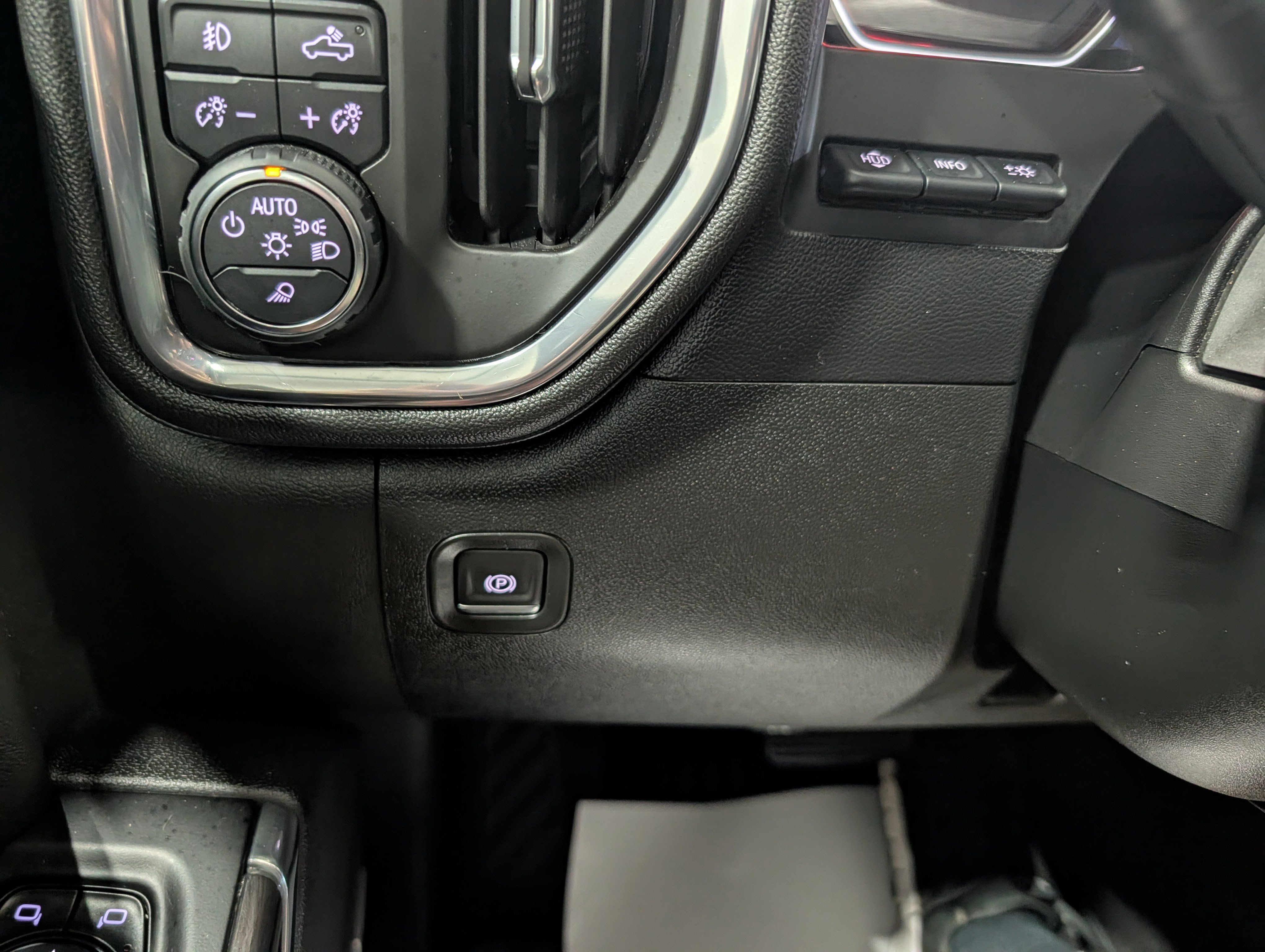 Used 2020 Chevrolet Silverado 2500 LTZ w/ LTZ Premium Package AWD/4WD image 23