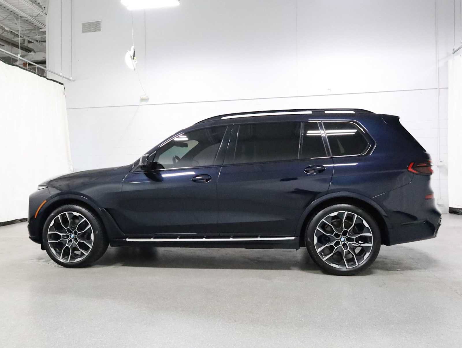 Used 2023 BMW X7 xDrive40i AWD/4WD image 2
