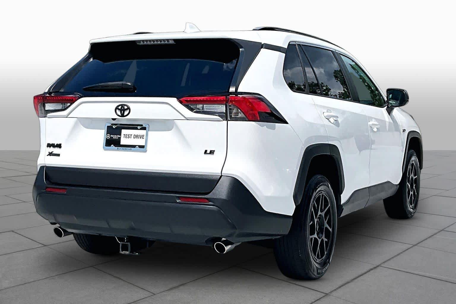 Used 2021 Toyota RAV4 LE FWD image 13