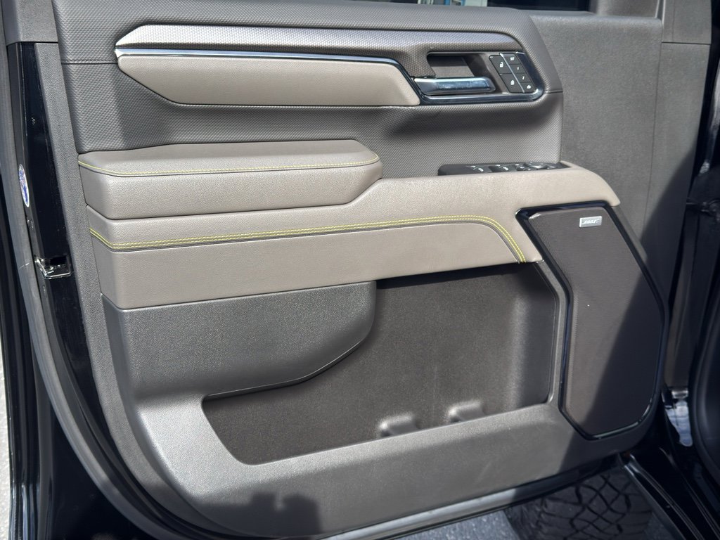 Used 2024 Chevrolet Silverado 2500 ZR2 w/ Technology Package image 11