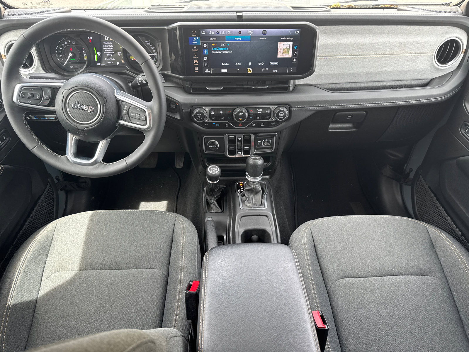 Used 2025 Jeep Wrangler Unlimited Sahara w/ Safety Group AWD/4WD image 25