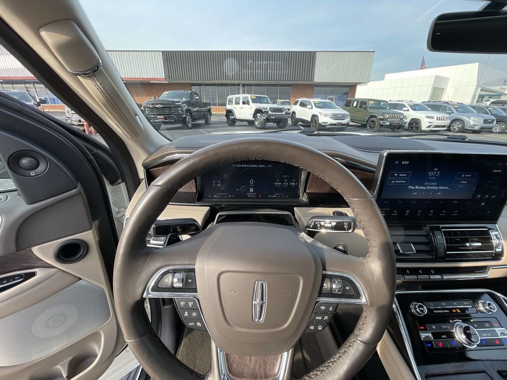Used 2024 Lincoln Navigator L Reserve AWD/4WD image 10