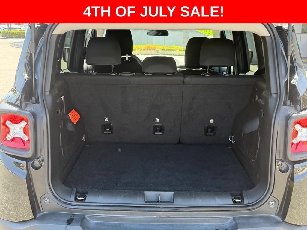 Used 2023 Jeep Renegade Latitude AWD/4WD image 8
