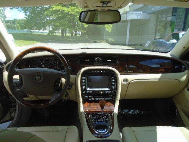 Used 2005 Jaguar XJ8 RWD image 13