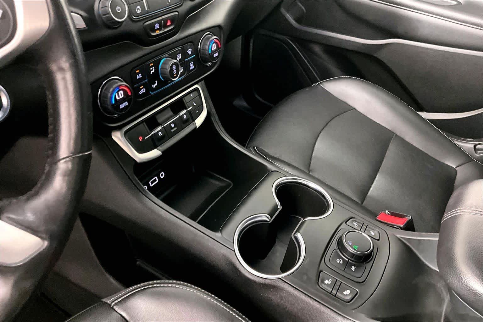 Used 2022 GMC Terrain SLT FWD image 16