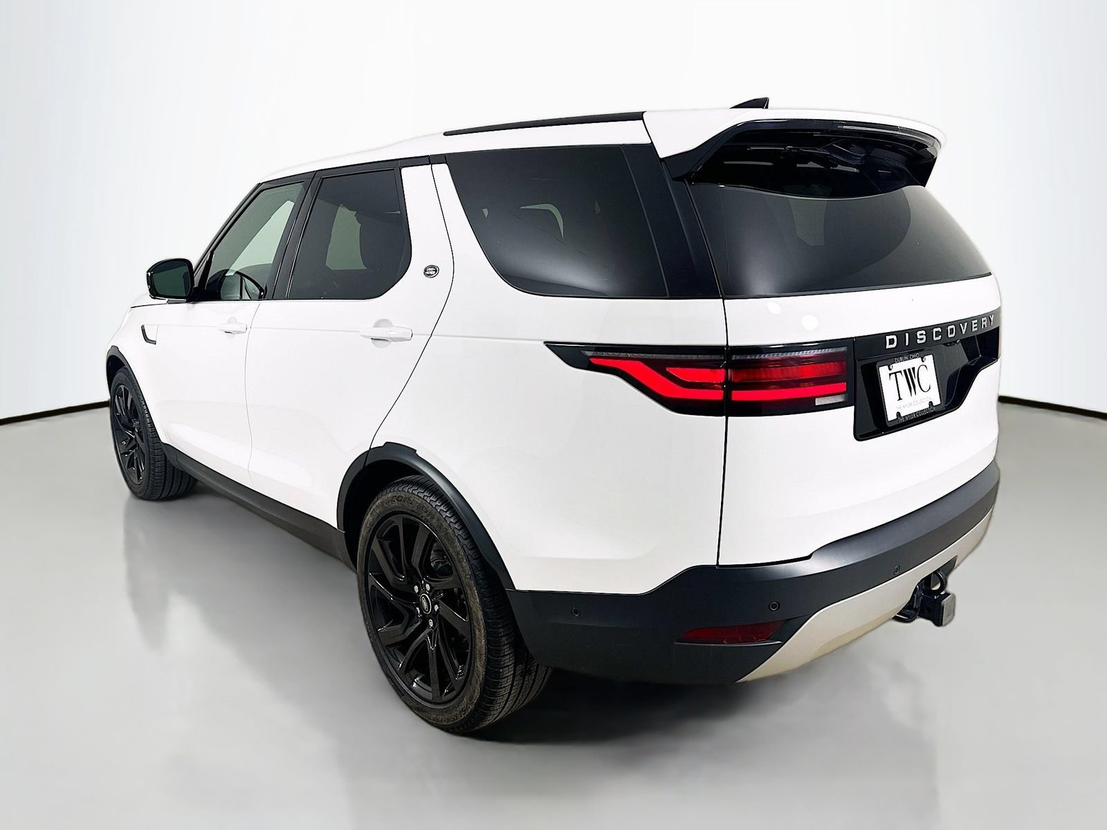 Used 2025 Land Rover Discovery S AWD/4WD image 7
