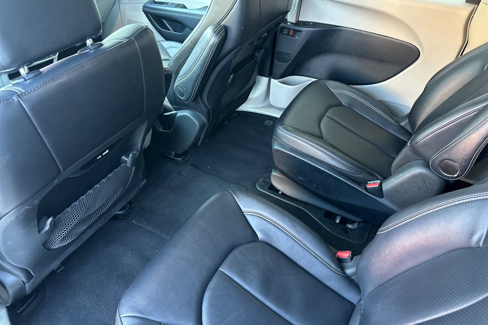 Used 2024 Chrysler Pacifica Select image 14