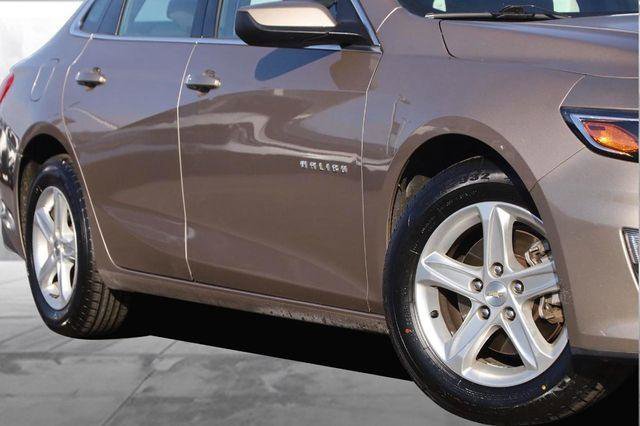 Used 2023 Chevrolet Malibu LT FWD image 3