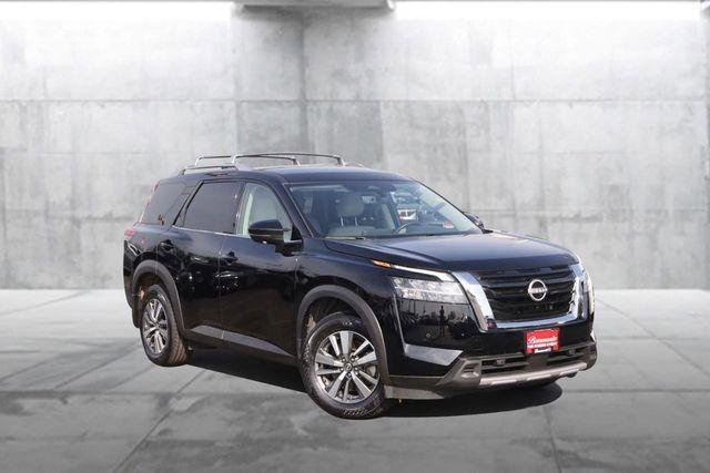 Used 2024 Nissan Pathfinder SL image 2