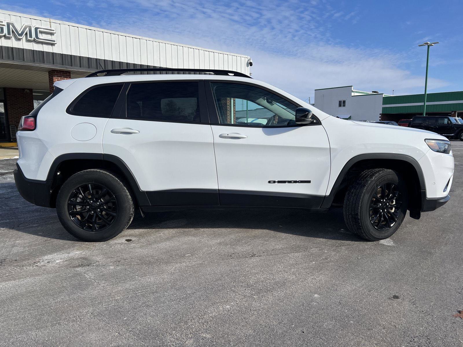 Used 2023 Jeep Cherokee Altitude Lux image 4