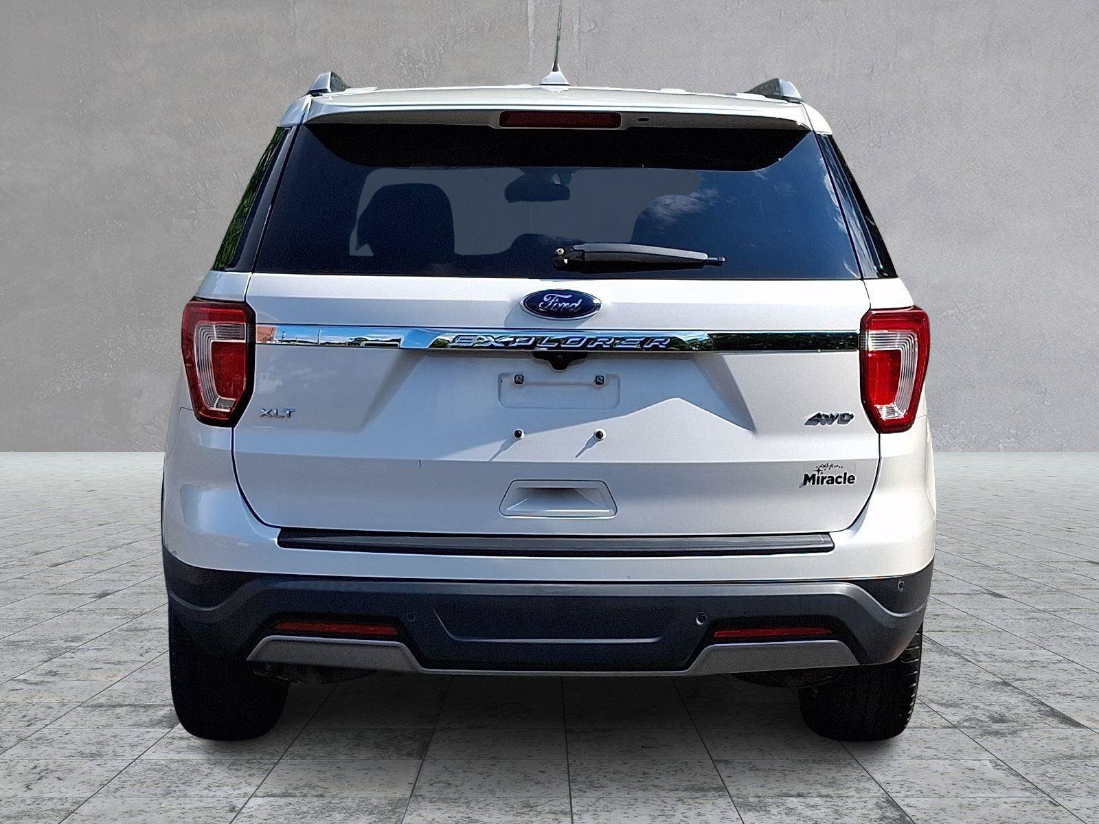Used 2019 Ford Explorer XLT w/ Equipment Group 202A AWD/4WD image 5