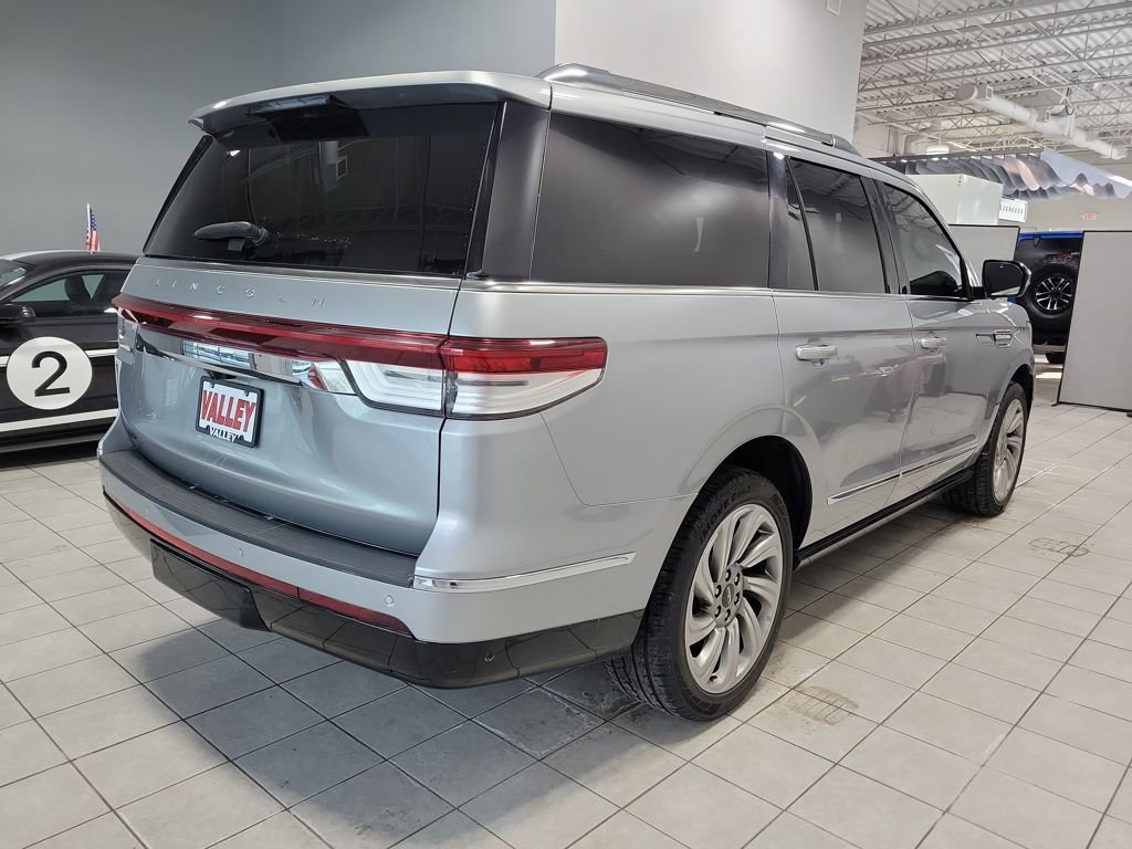 Used 2022 Lincoln Navigator Reserve image 6