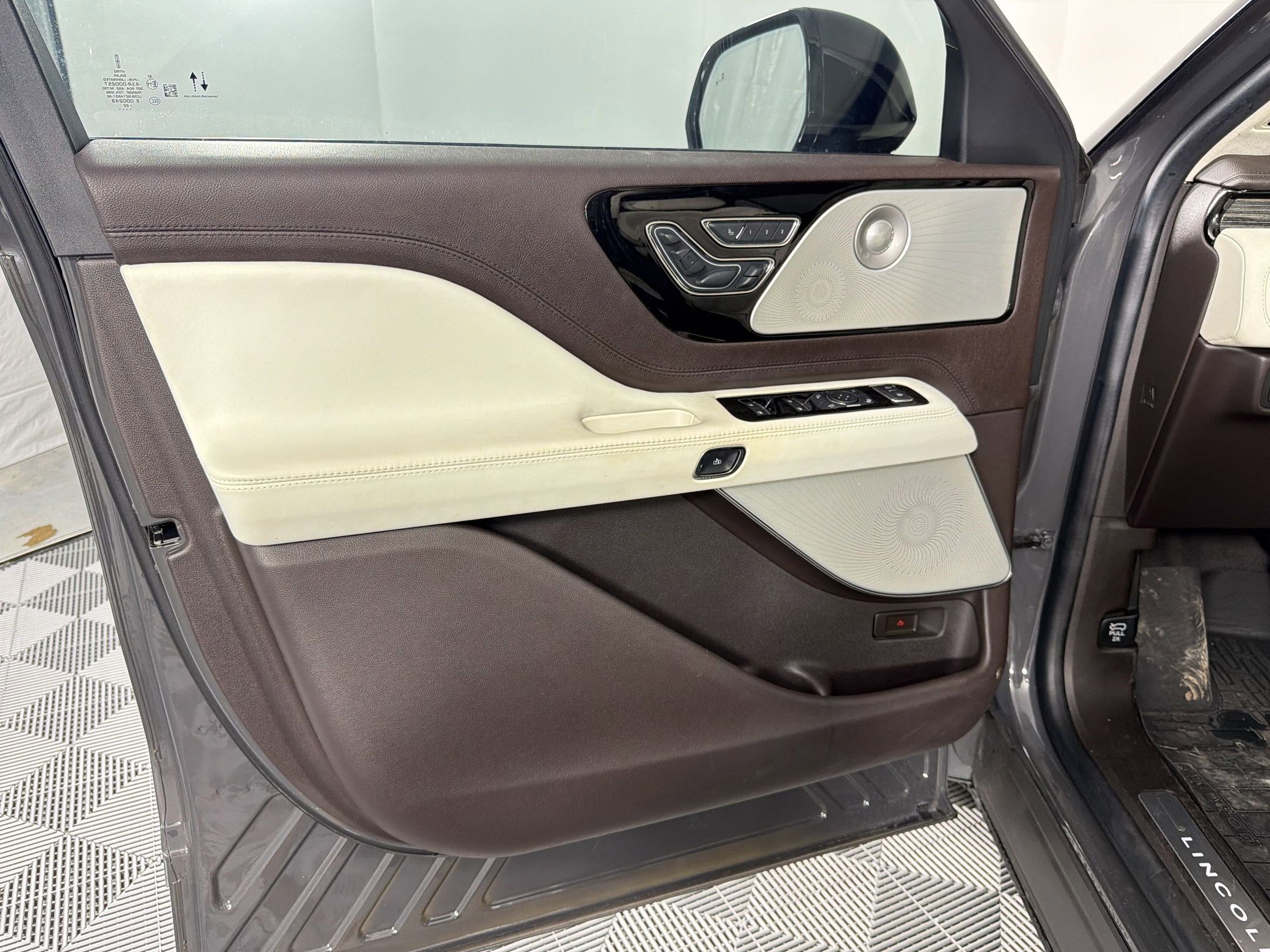 Used 2023 Lincoln Aviator Black Label AWD/4WD image 14