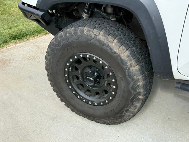 Used 2019 Toyota Tacoma TRD Off-Road AWD/4WD image 5