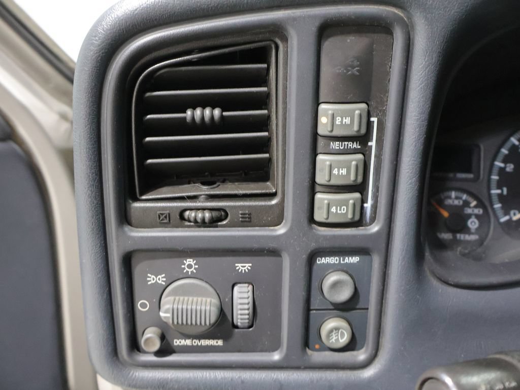 Used 2001 Chevrolet Silverado 2500 LS AWD/4WD image 21