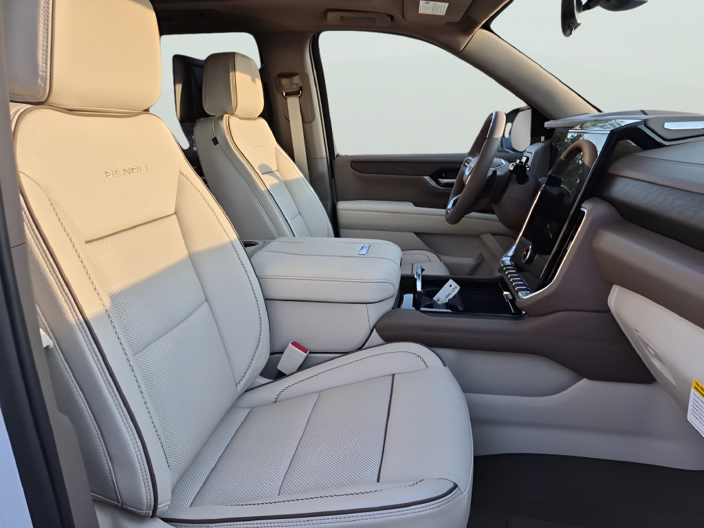 New 2026 GMC Yukon Denali w/ Denali Reserve Package AWD/4WD image 37