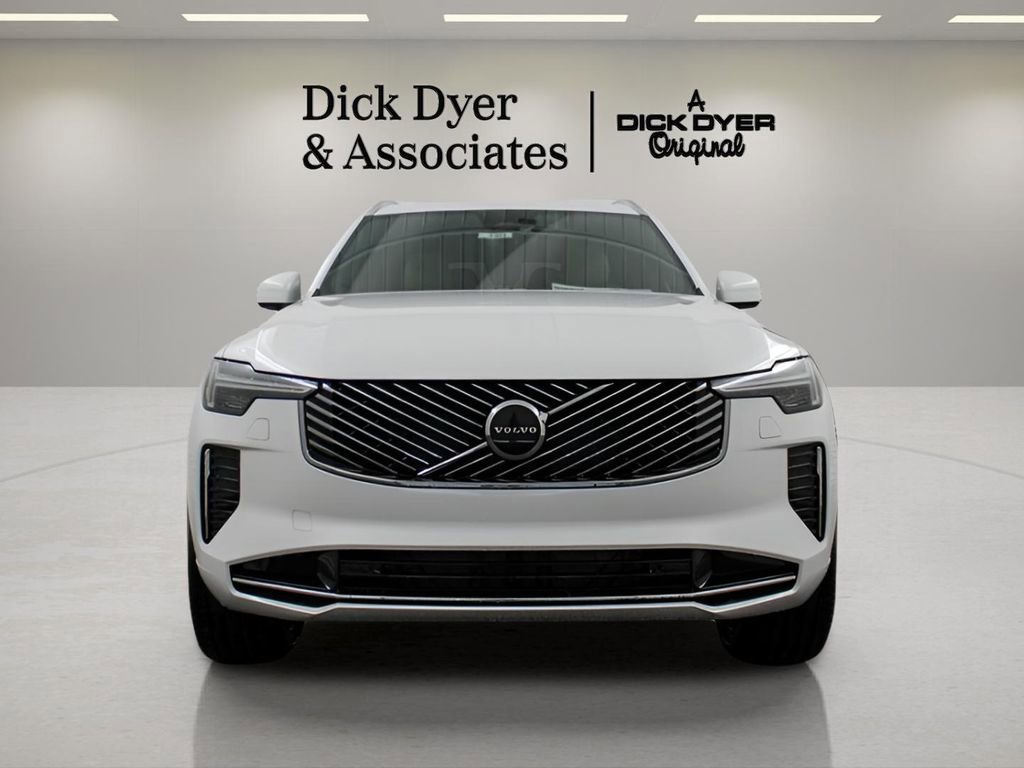 New 2026 Volvo XC90 B5 Core w/ Protection Package Premier image 8