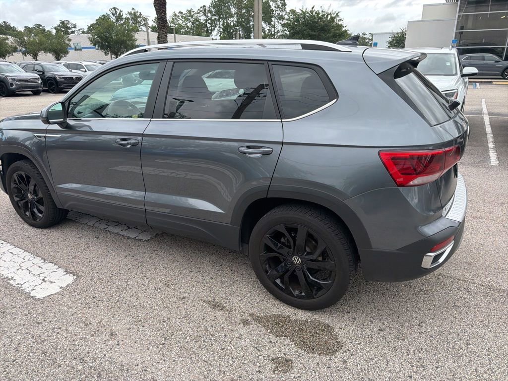 Certified 2023 Volkswagen Taos SE w/ Black Wheel Package FWD image 10