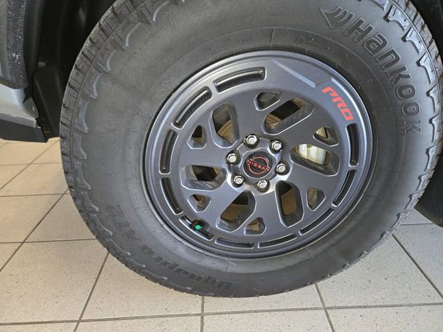 Used 2025 Nissan Frontier PRO-4X w/ Pro Convenience Package image 10