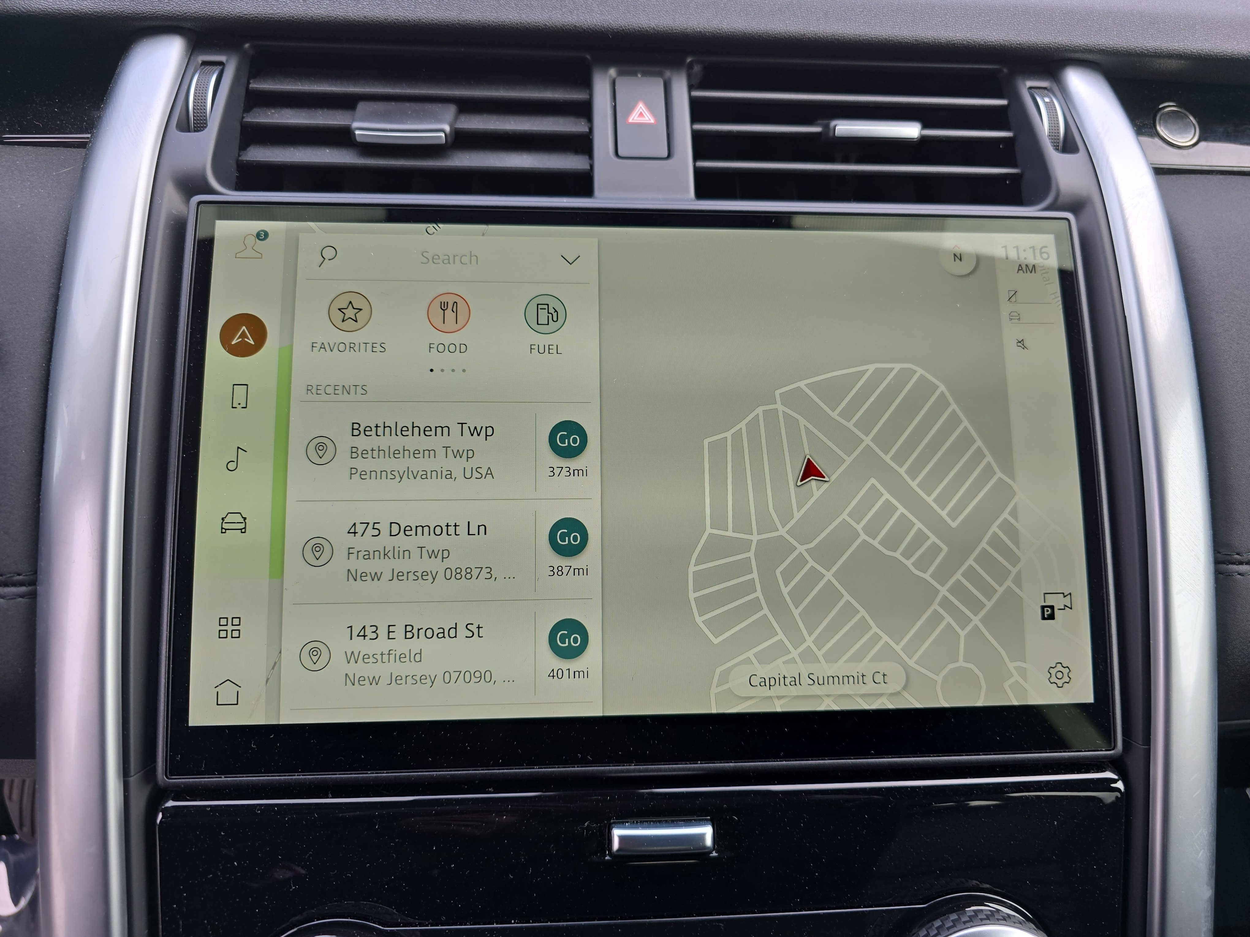 Used 2025 Land Rover Discovery S image 25