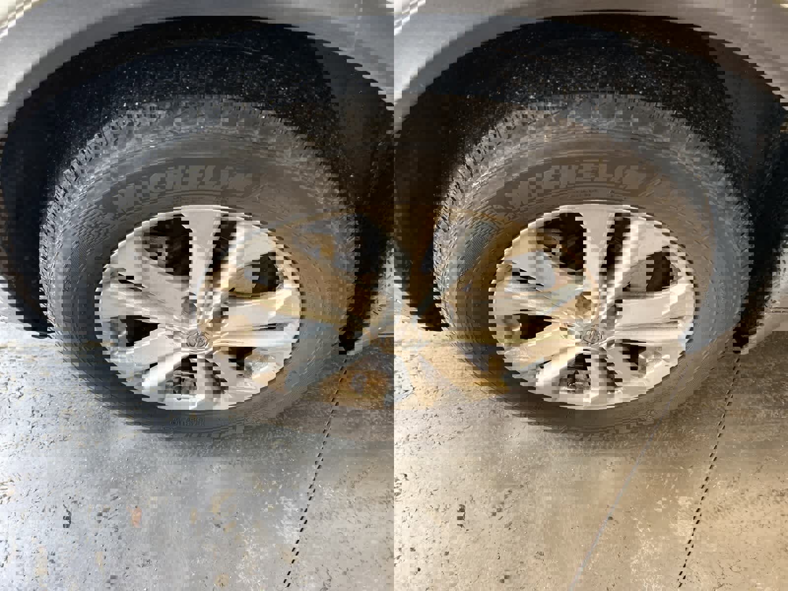 Used 2016 Nissan Rogue SV w/ SV Premium Package image 17