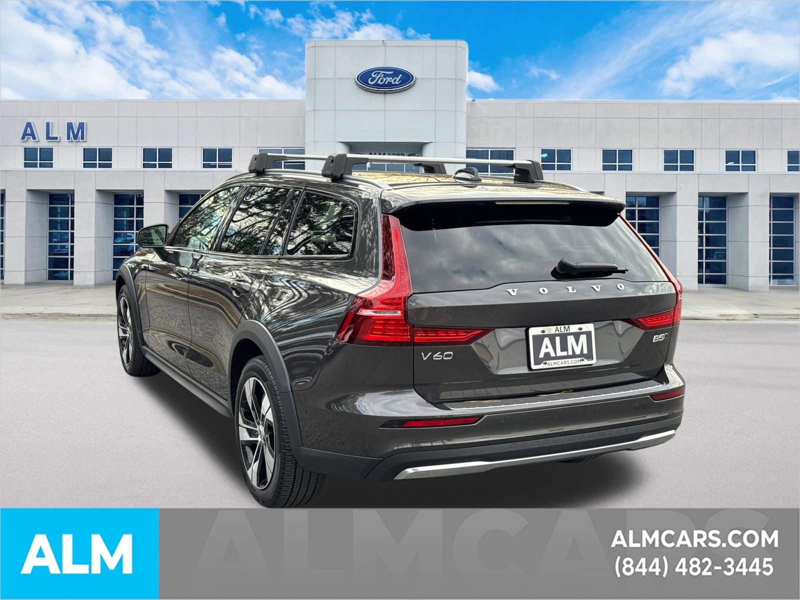 Used 2024 Volvo V60 B5 Cross Country Plus image 9