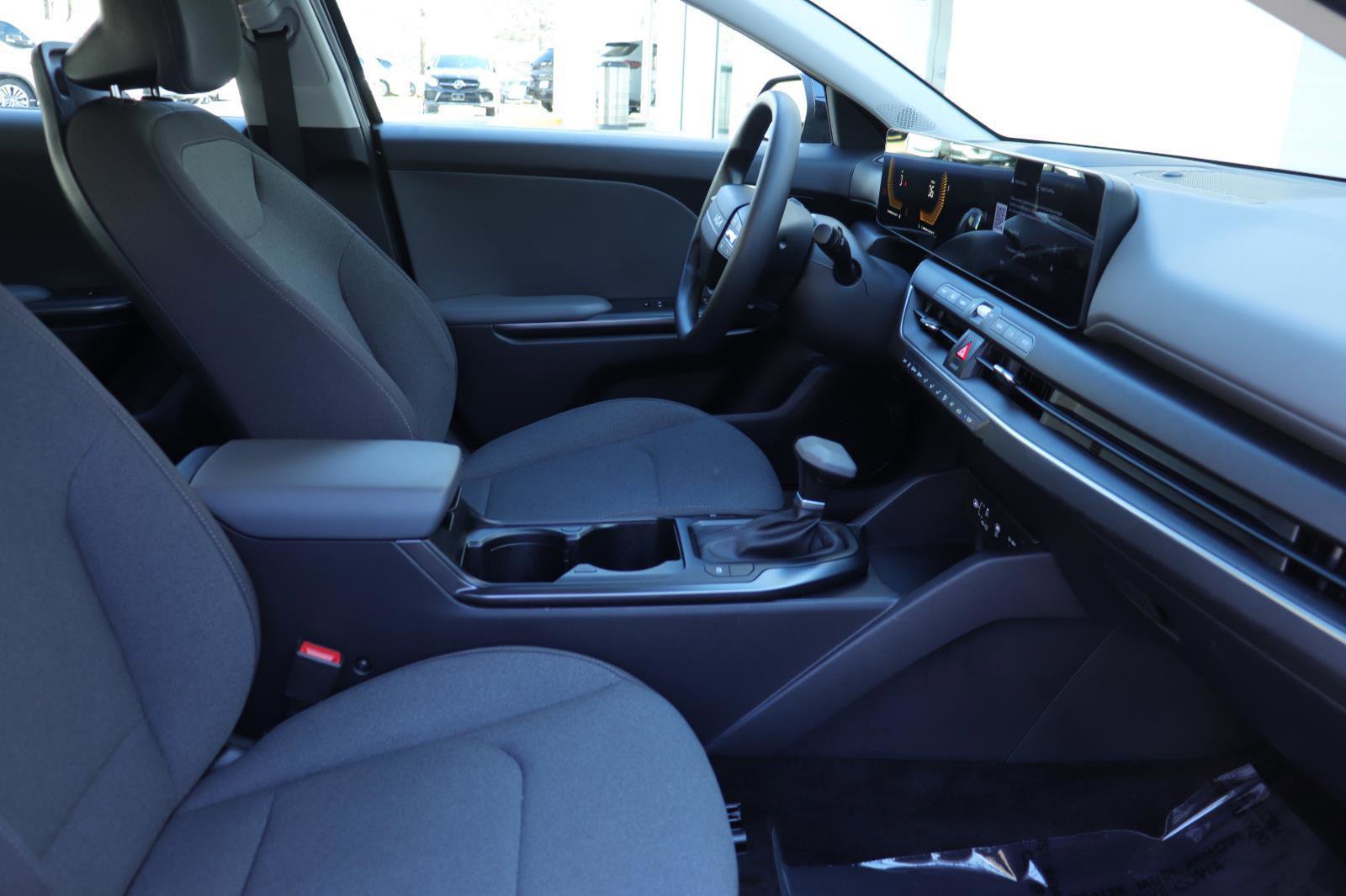 Used 2025 Kia K4 LXS image 17