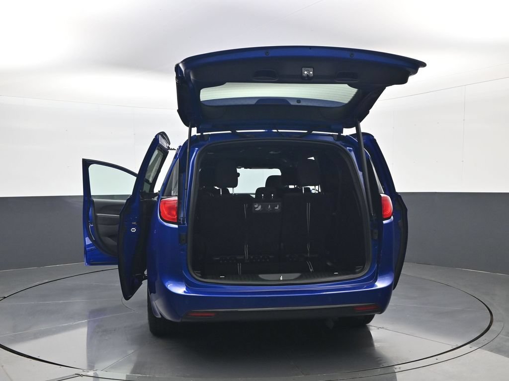 Used 2019 Chrysler Pacifica Touring Plus w/ S Appearance Package FWD image 34