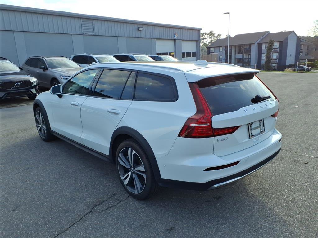 Certified 2023 Volvo V60 B5 Cross Country Plus w/ Climate Package image 7
