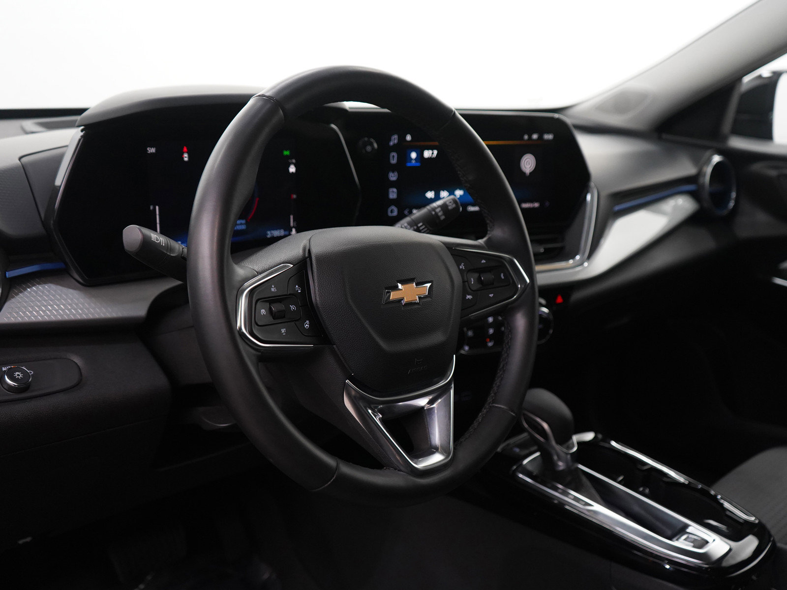 Used 2024 Chevrolet Trax LT w/ Sunroof Package image 15