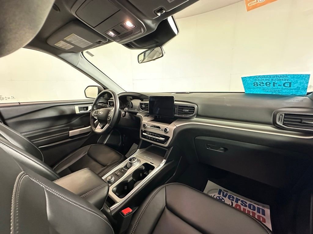 Used 2023 Ford Explorer XLT w/ Equipment Group 202A image 27
