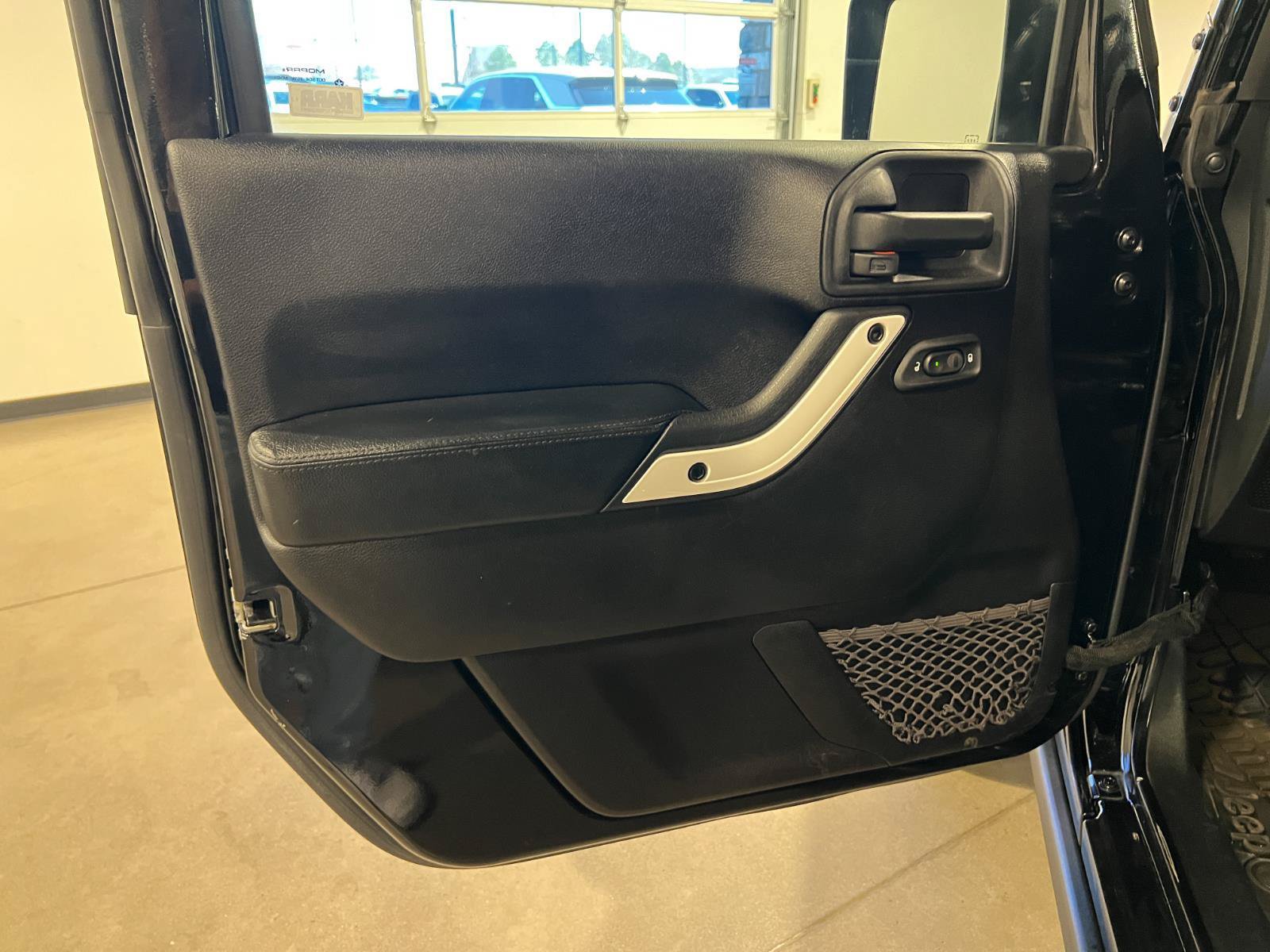 Used 2015 Jeep Wrangler Unlimited Sahara AWD/4WD image 22