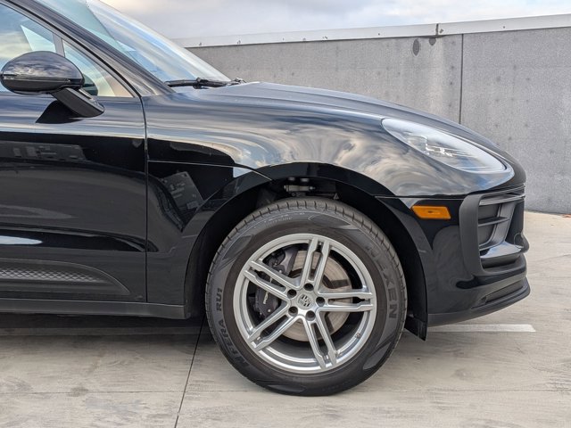 Certified 2025 Porsche Macan AWD/4WD image 11