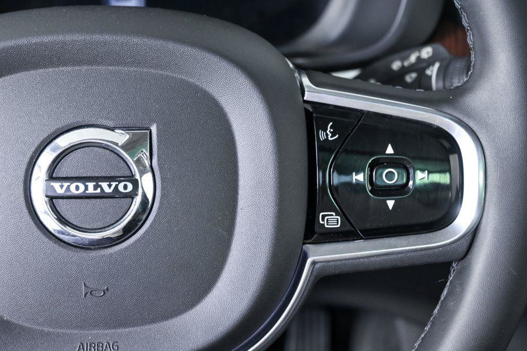 Certified 2023 Volvo XC60 B5 Ultimate AWD/4WD image 13