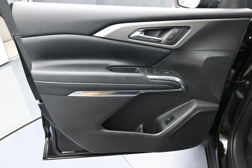 Used 2026 Chevrolet Traverse LT FWD image 13
