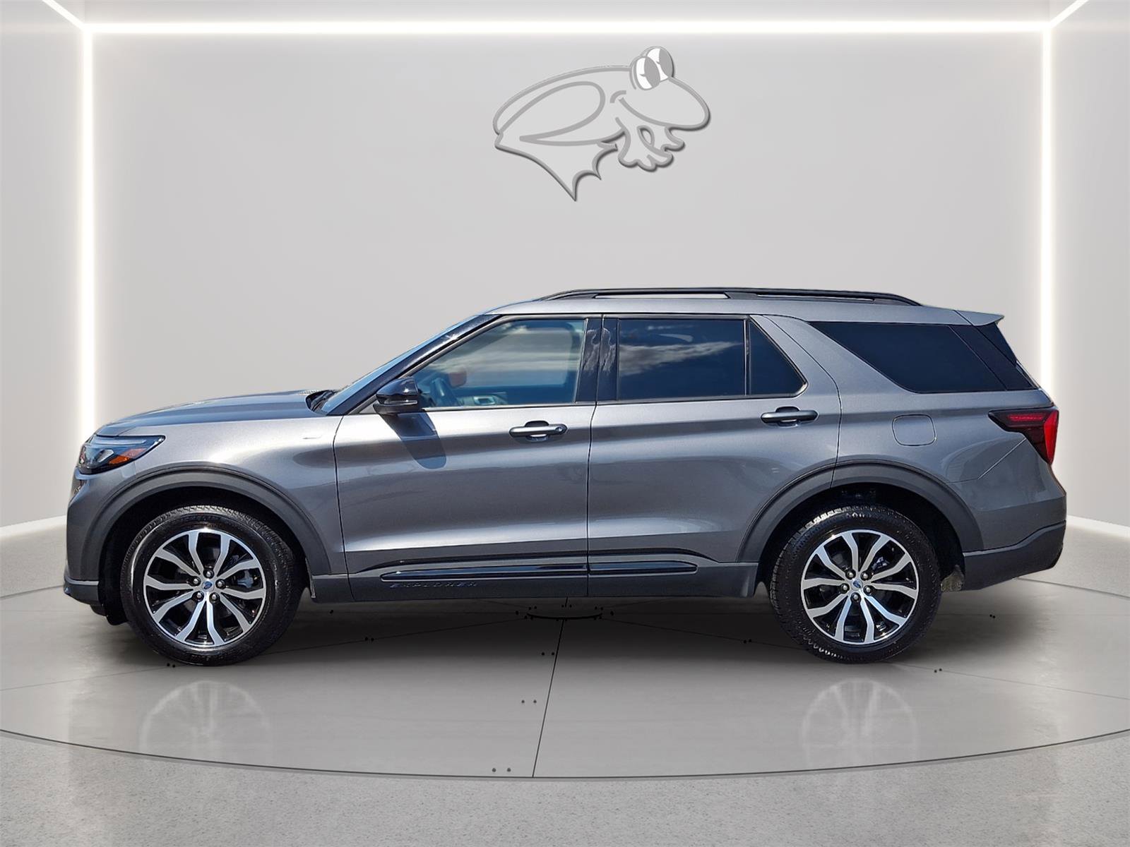 Used 2025 Ford Explorer ST-Line AWD/4WD image 2