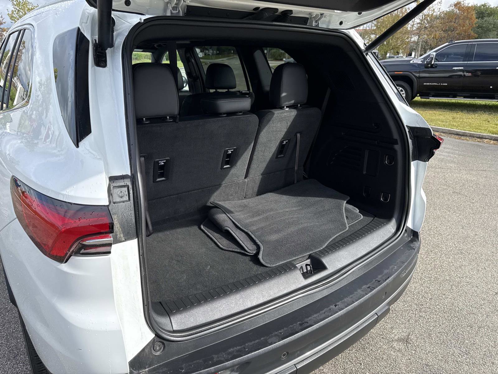 Used 2025 Buick Enclave Preferred image 12