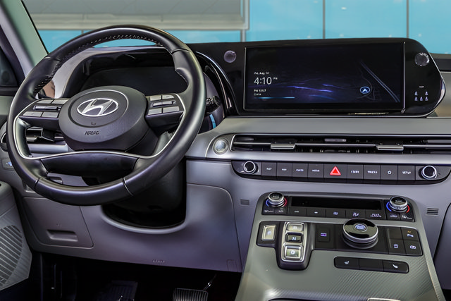 Certified 2025 Hyundai Palisade SEL FWD image 18