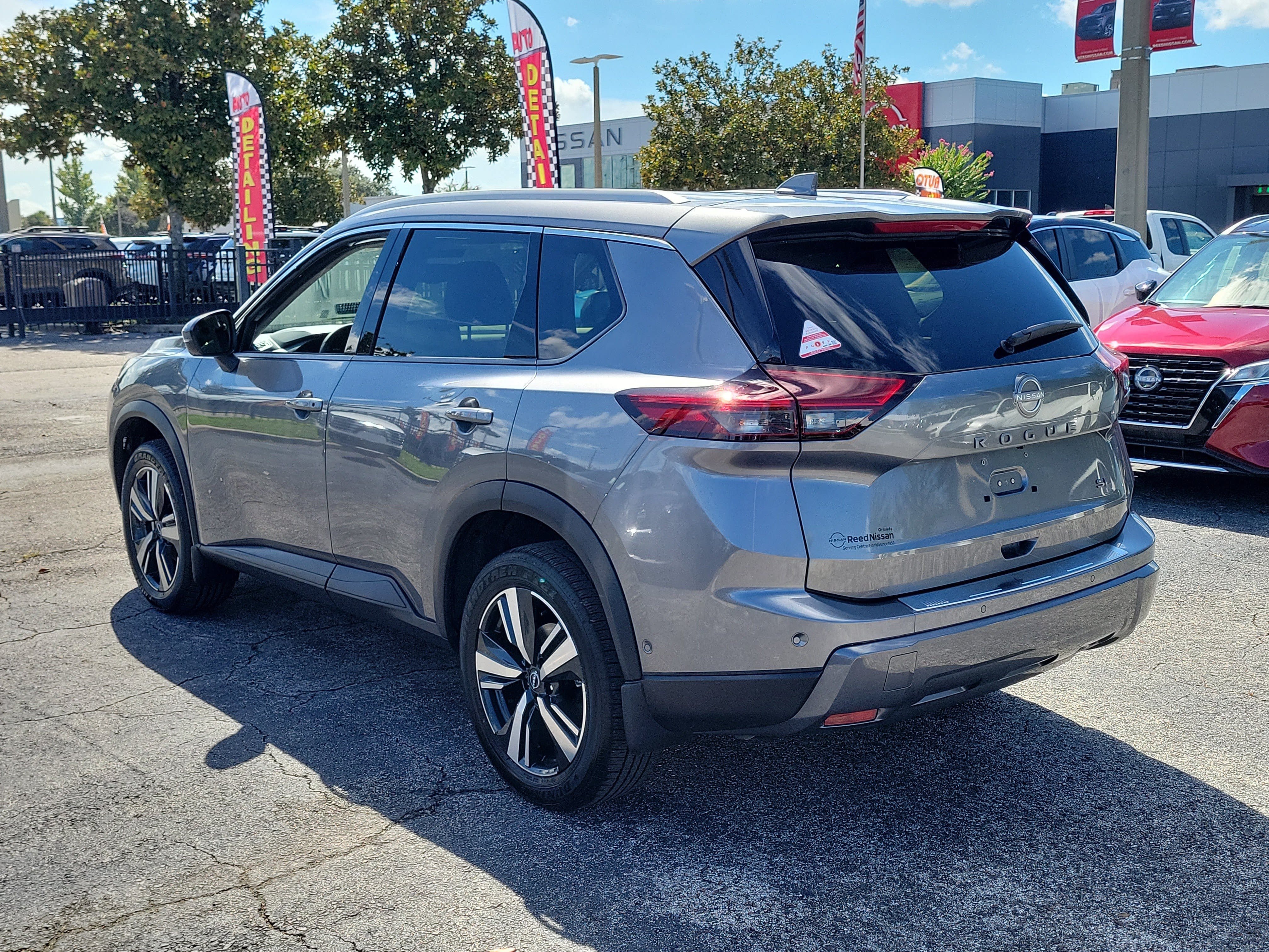 Certified 2025 Nissan Rogue SL FWD image 8