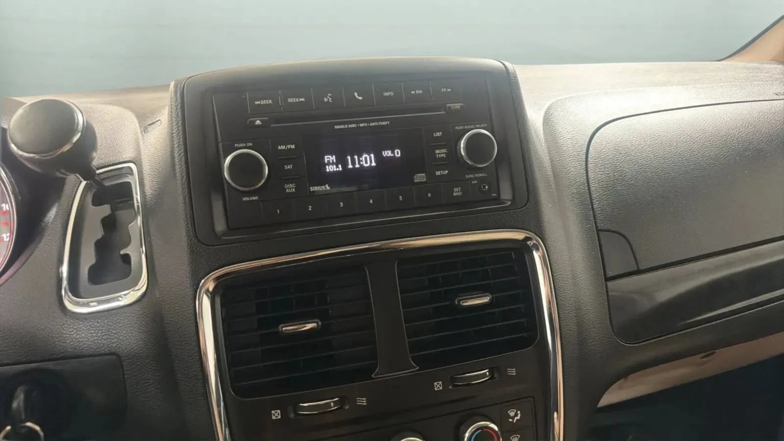 Used 2015 Dodge Grand Caravan American Value Package w/ UConnect Hands-Free Group FWD image 13