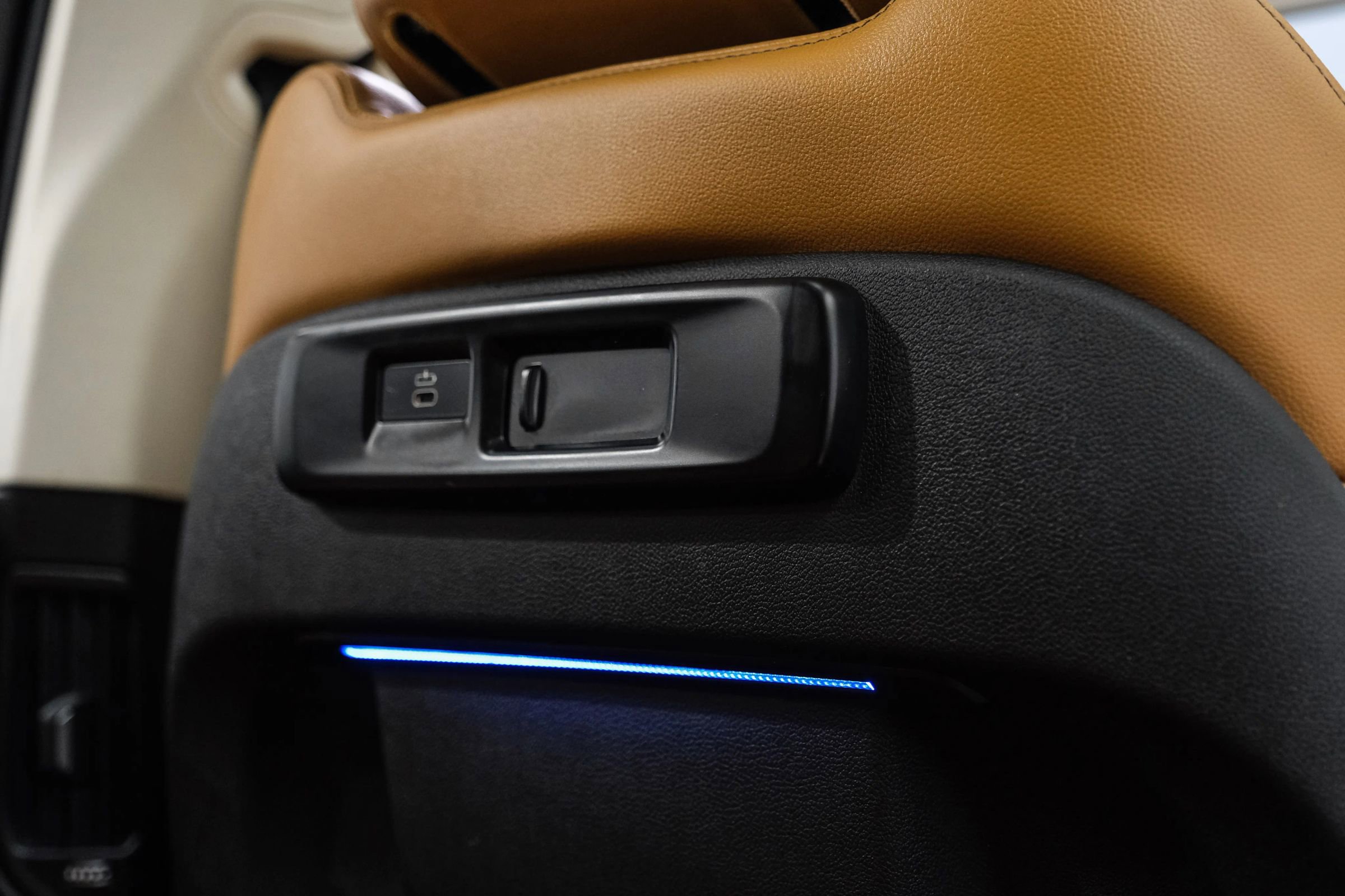 Used 2019 BMW X7 xDrive40i w/ Cold Weather Package AWD/4WD image 49