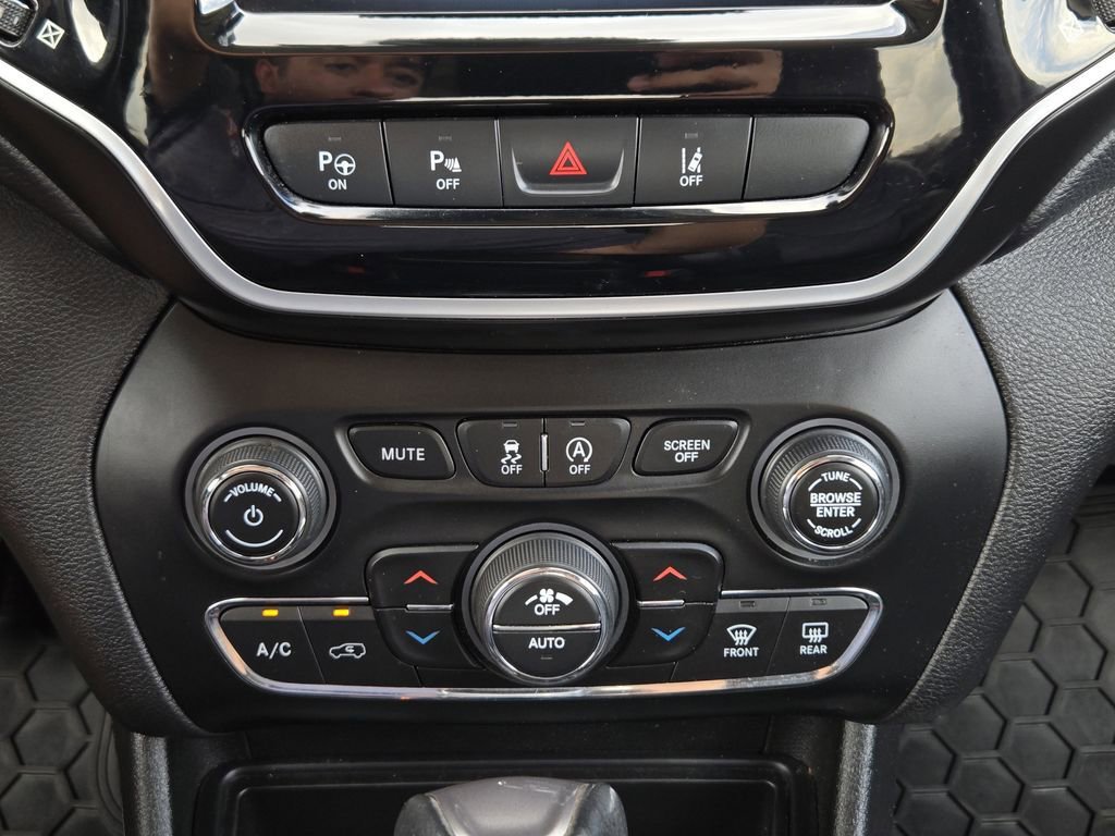 Used 2021 Jeep Cherokee Limited AWD/4WD image 21